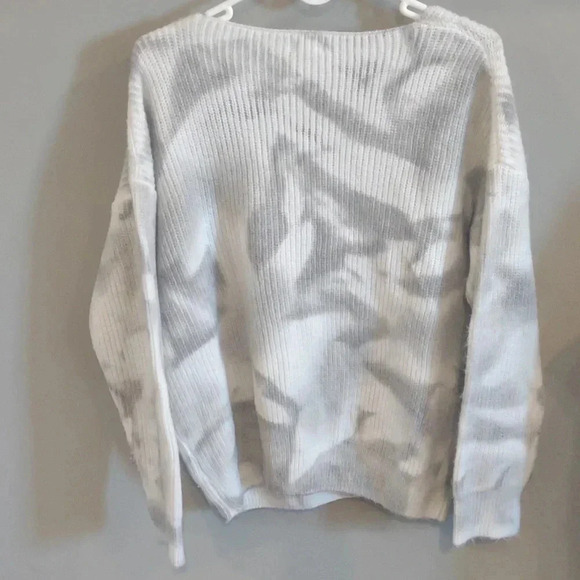 POL women's medium oversized marble gray/white v-neck soft sweater - Picture 4 of 4